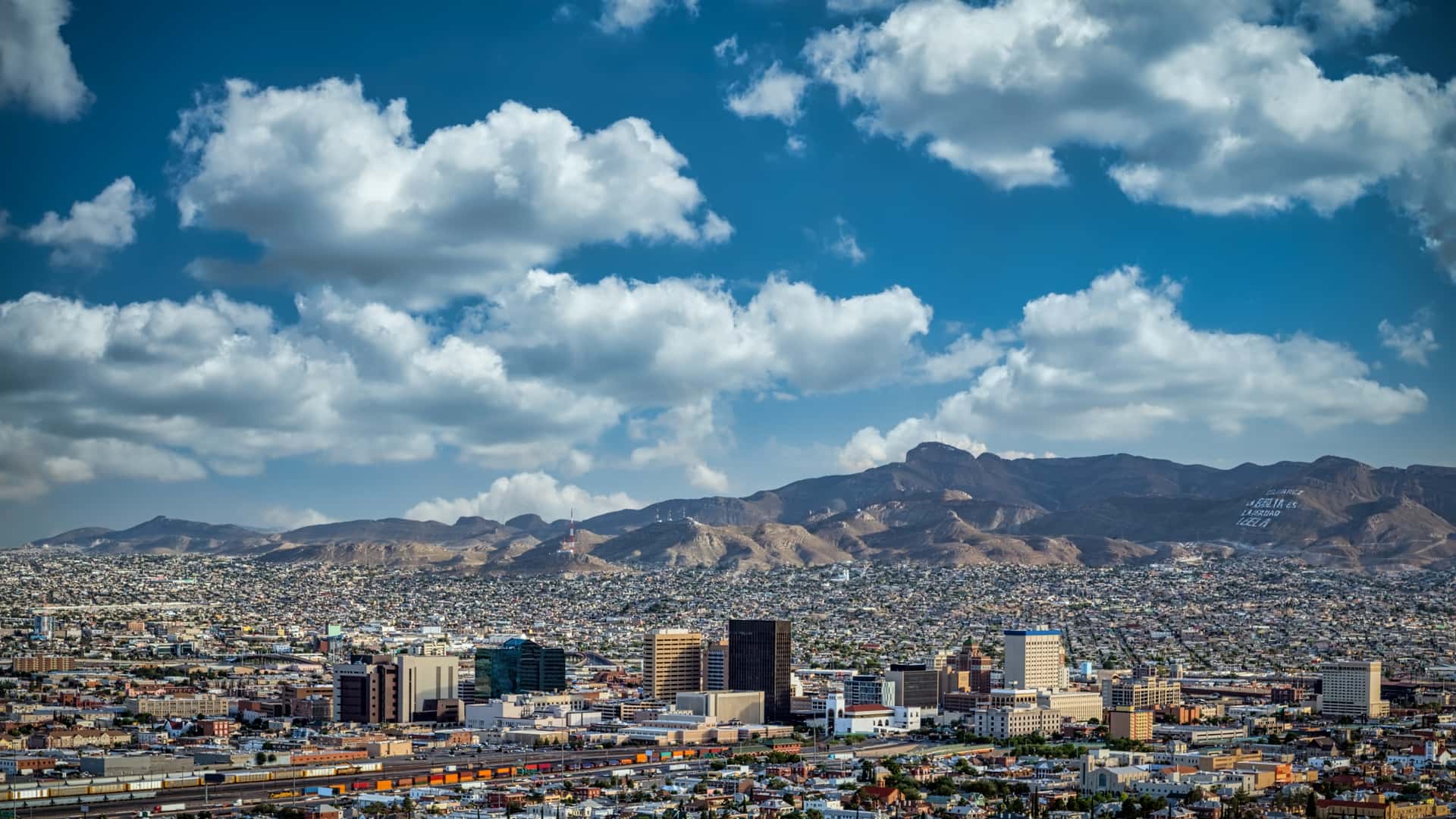Paisaje desde el aire de Ciudad Juarez donde se puede encontrar una sucursal de axtel para contratar sus servicios telefónicos