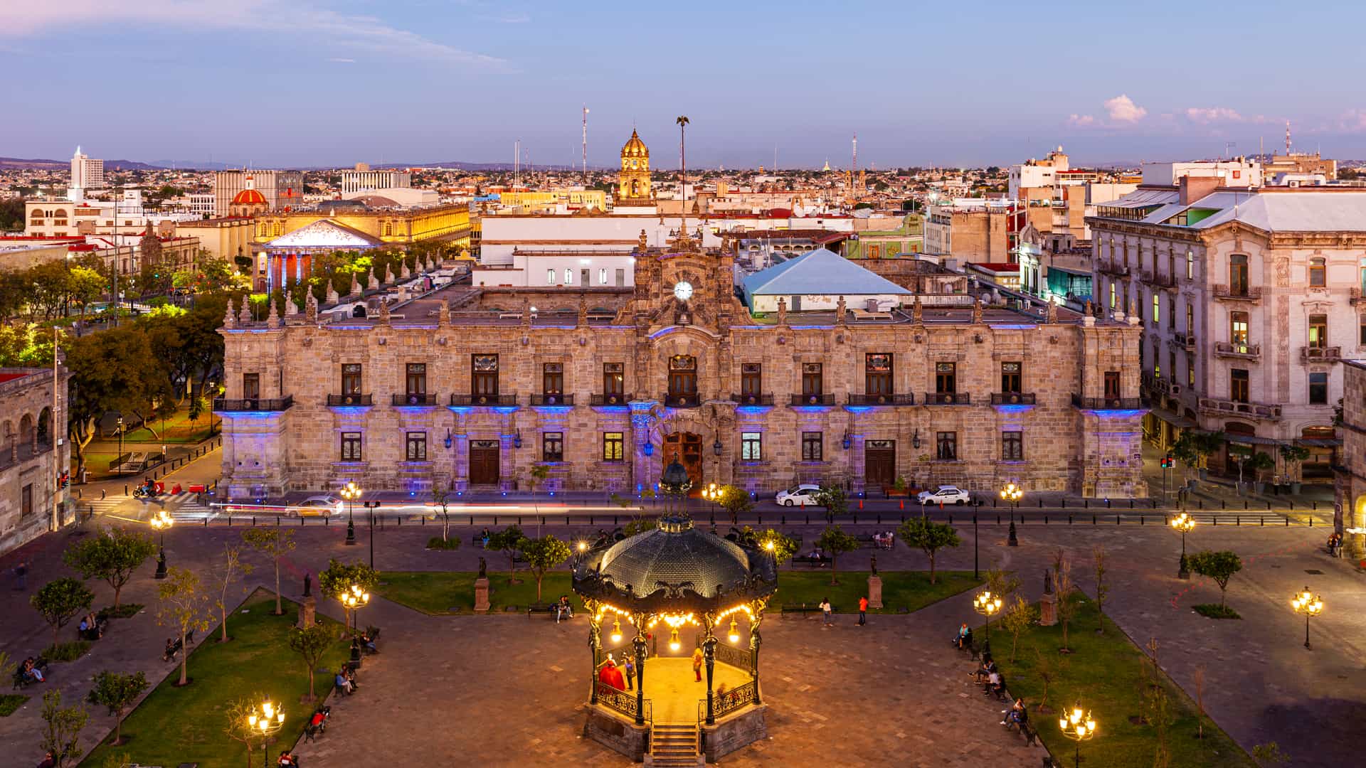 Vista de la Plaza de Armas desde arriba en Guadalajaralocalidad en la cual se pueden contratar servicios de internet