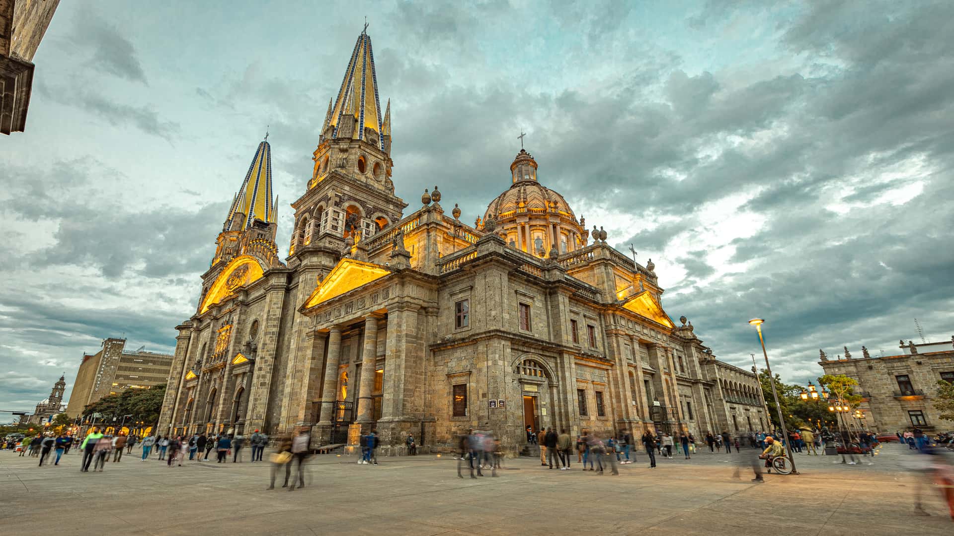 catedral de guadalajara mexico donde se pueden encontrar sucursales de la empresa de telefonia dish