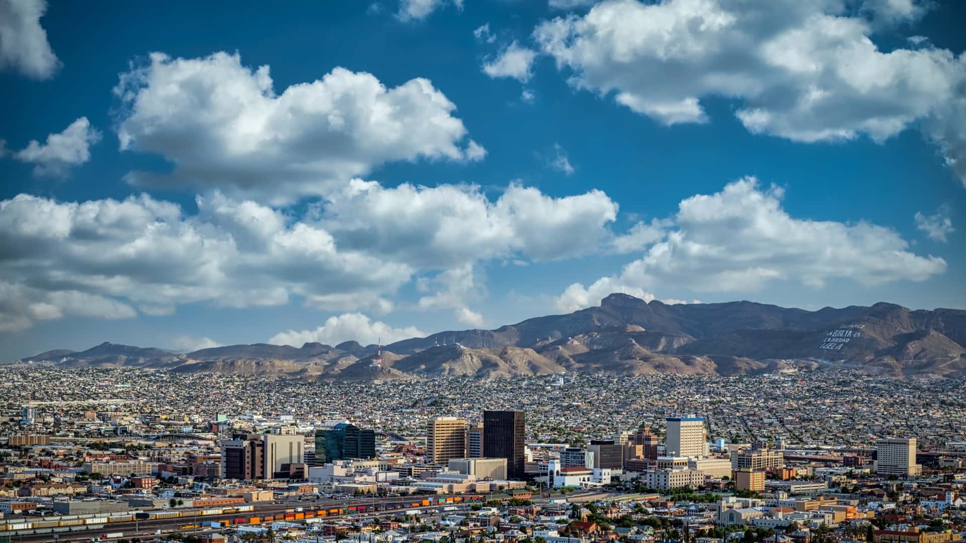 vista panoramica de la ciudad de juarez donde se pueden encontrar sucursales de izzi