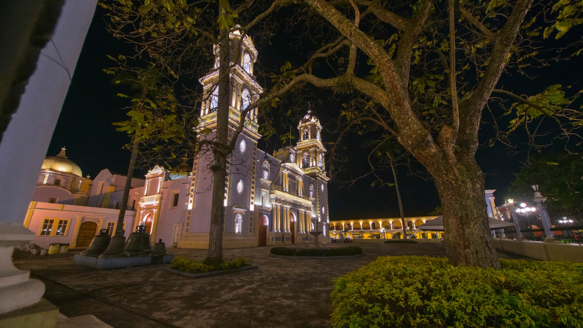 catedral de el Sagrario de la Inmaculada Concepción en la ciudad de cordoba donde puedes acudir a sucursales de izzi
