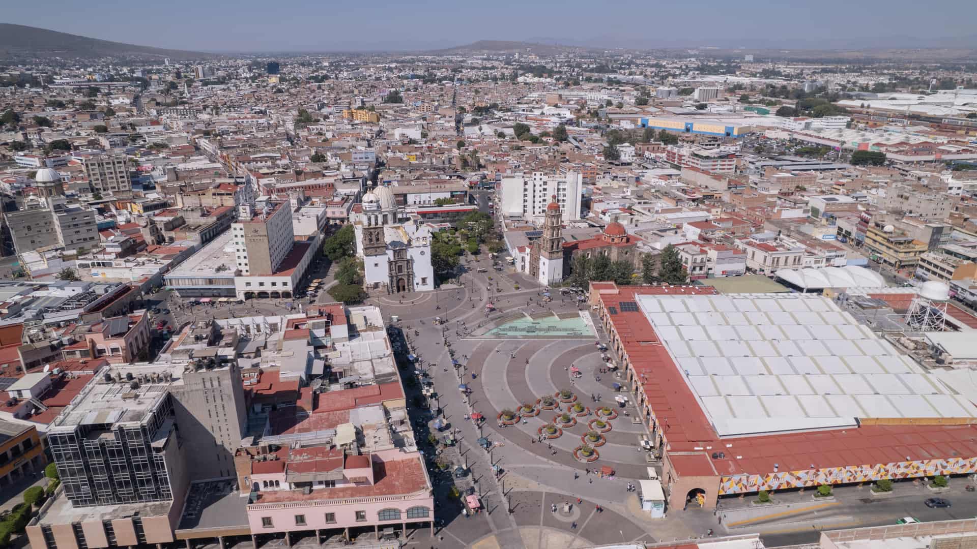 vista aerea del centro de la ciudad de irapuato donde existen algunas sucursales de la empresa izzi