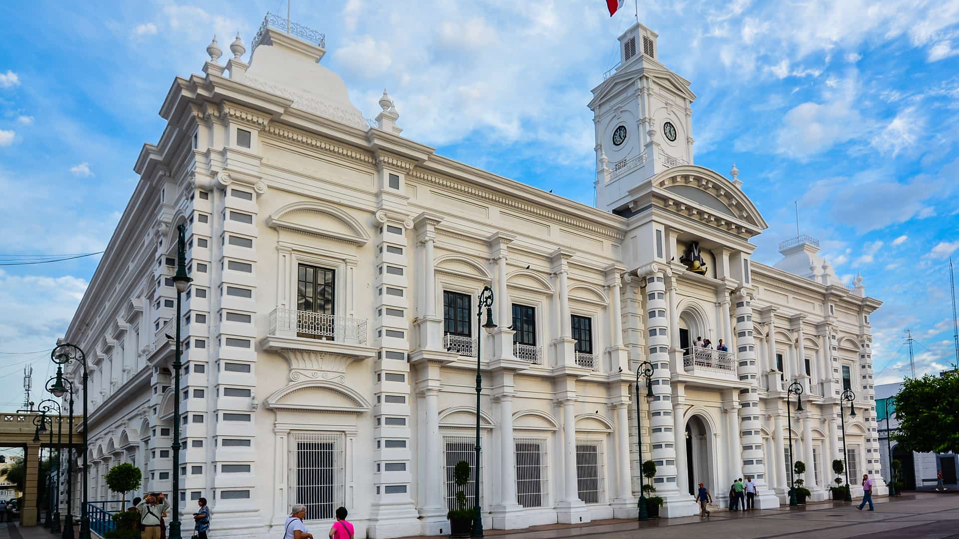 Palacio del gobernador de la ciudad de hermosillo de mexico donde se pueden encontrar sucursales de la empresa megacable