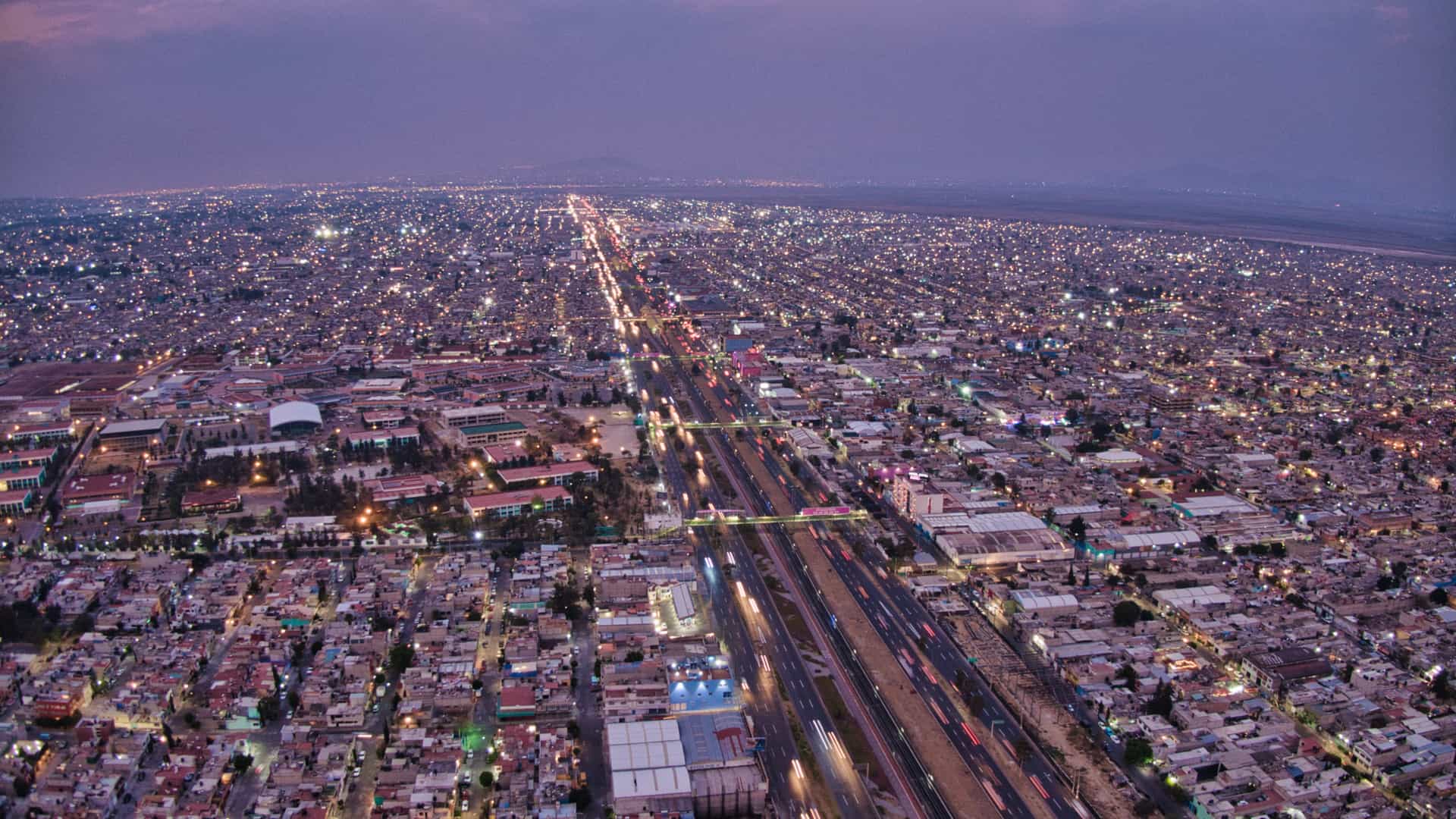 vista aerea de la ciudad de ecatepec para representar las sucursales de movistar en esa localidad