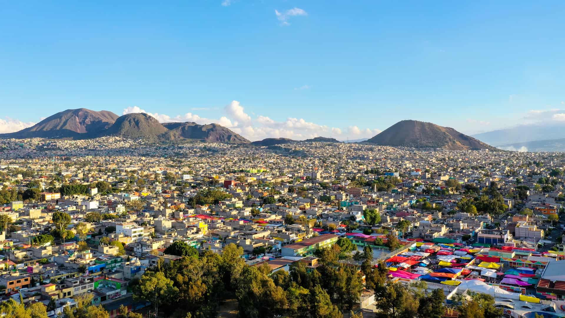 vista aerea de la ciudad de iztapalapa que representa las sucursales de movistar en esa localidad