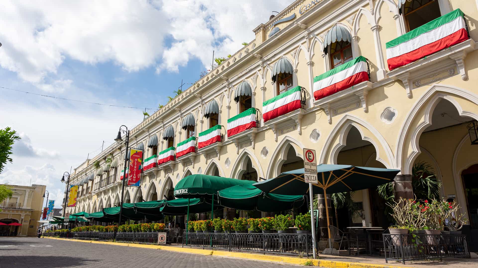 Fachada del Palacio del Gobierno de Colima para representar las sucursales de telcel en esa ciudad