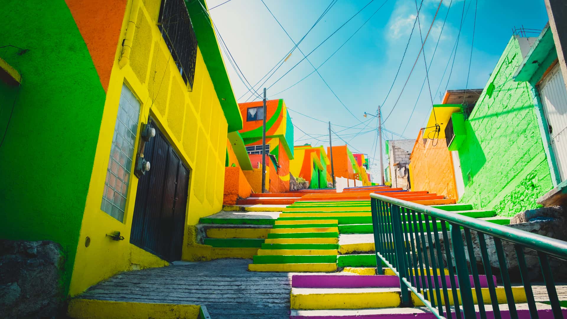Calles muy coloridas de la ciudad de Pachuca en Mexico donde puedes encontrar sucursales de telcel